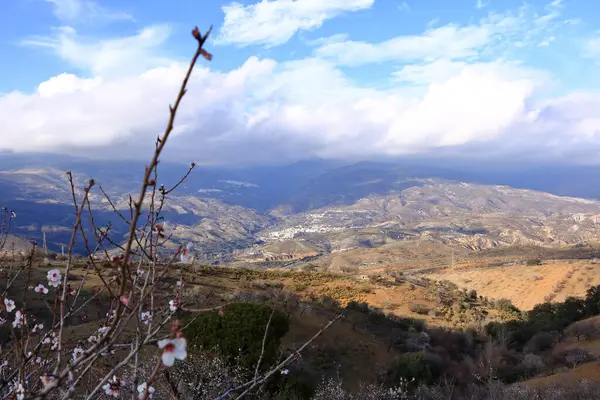 Sierra Nevada 'daki beyaz köy, İspanya' daki Endülüs