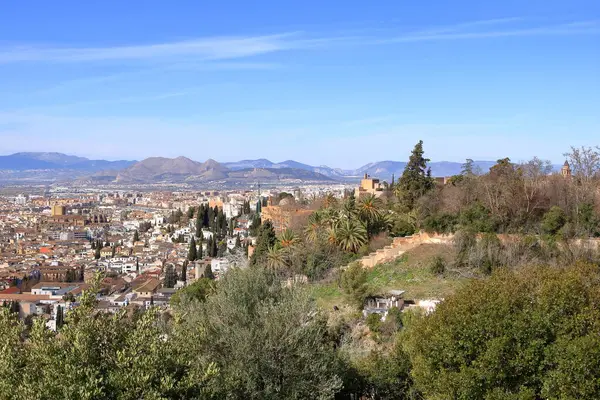 Granada, Endülüs 'teki tarihi Alhambra Sarayı.