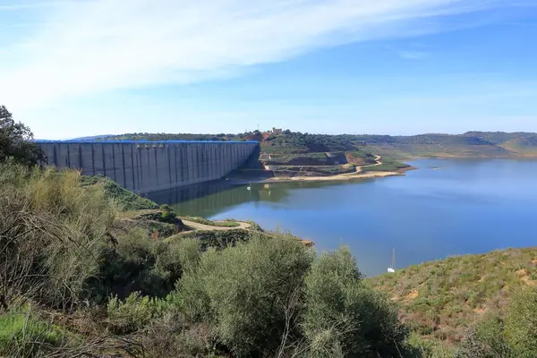 Almodovar del Rio, Cordoba, Endülüs, İspanya yakınlarındaki Brena rezervuarı.