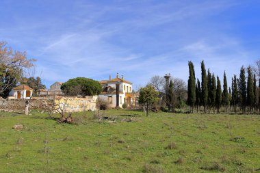 El Higueron, Cordoba, Endülüs İspanya - 14 Şubat 2025: İspanya 'da terk edilmiş ev