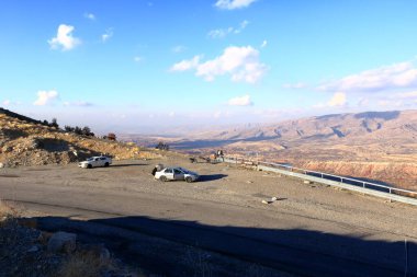 Shaqlawa, Erbil, Erbil, Kürdistan, Irak - 21 Kasım 2024: İnsanlar Safin dağlarının manzarasının tadını çıkarıyorlar