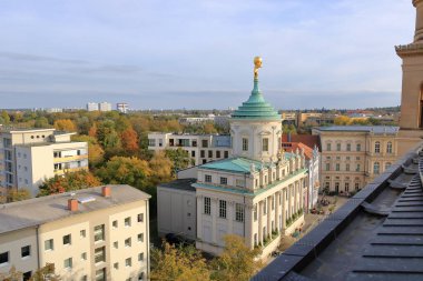 Potsdam, Brandenburg, Almanya - 19 Ekim 2024: St. Nikolai Kilisesi 'nden (Nikolaikirche)