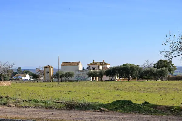 El Higueron, Cordoba, Endülüs İspanya - 14 Şubat 2025: İspanya 'da terk edilmiş ev