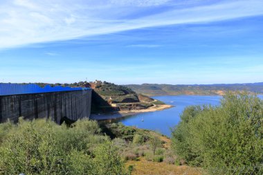 Almodovar del Rio, Cordoba, Endülüs, İspanya yakınlarındaki Brena rezervuarı.