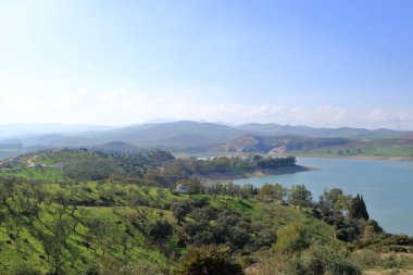 Guadalhorce rezervuarı etrafındaki manzara, Ardales, Endülüs, İspanya