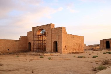 Irak 'ta Hatra, Yukarı Mezopotamya' da antik şehir bugün Doğu Ninova Valiliği 'nde yer almaktadır.