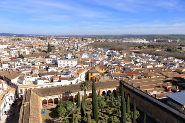 Cordoba, Endülüs İspanya - 13 Şubat 2025: Puerta del Perdon de la Mezquita de Cordoba manzarası