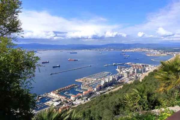 Gibraltar, Birleşik Krallık - 19 Şubat 2025: Cebelitarık 'ın yukarıdan görünüşü