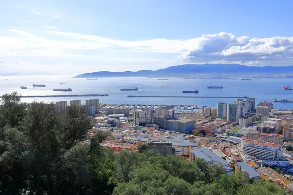 Gibraltar, Birleşik Krallık - 19 Şubat 2025: Cebelitarık 'ın yukarıdan görünüşü