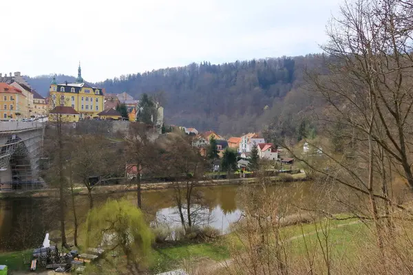 Madalyon, Çek Cumhuriyeti 'nde Bohemya - Nisan 05 2025: eski kalenin çevresi