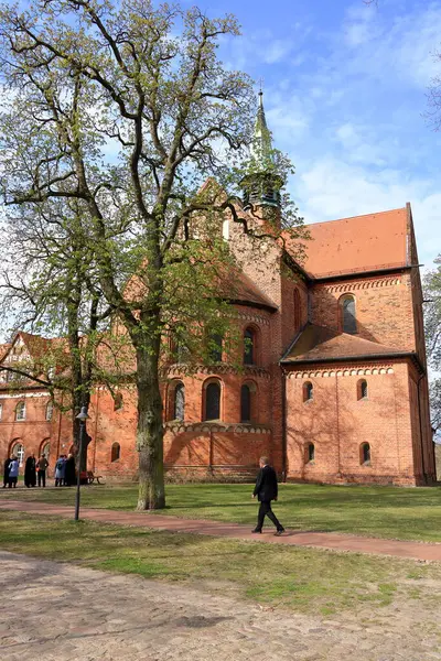 Lehnin, Brandenburg, Almanya - 13 Nisan 2025: Kloster Lehnin Manastırı 'ndaki 