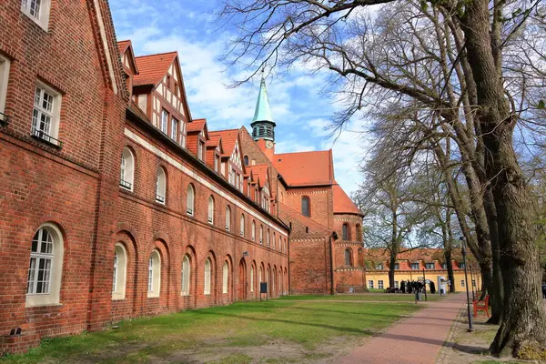 Lehnin, Brandenburg, Almanya - 13 Nisan 2025: Kloster Lehnin Manastırı 'ndaki 