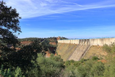 Almodovar del Rio, Cordoba, Endülüs, İspanya yakınlarındaki Brena rezervuarı.