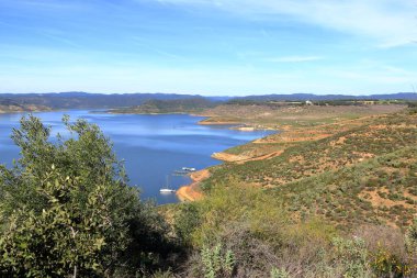 Almodovar del Rio, Cordoba, Endülüs, İspanya yakınlarındaki Brena rezervuarı.