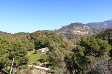 Ardales, Malaga, Endülüs, İspanya yakınlarındaki Guadalteba rezervuarı etrafındaki manzara