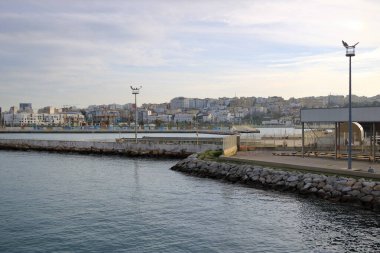 Tanca, Cebelitarık Boğazı, Fas - 17 Şubat 2025: Şehrin yolcu limanına varış