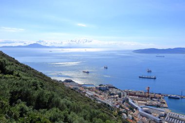 Gibraltar, Birleşik Krallık - 19 Şubat 2025: Cebelitarık 'ın yukarıdan görünüşü