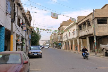 Musul, Irak Mussolosu - 17 Kasım 2024: Musul kentinde trafik ve sokak yaşamı