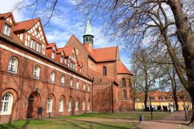 Lehnin, Brandenburg, Almanya - 13 Nisan 2025: Kloster Lehnin Manastırı 'ndaki 