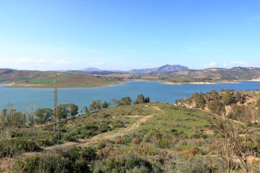 Guadalhorce rezervuarı etrafındaki manzara, Ardales, Endülüs, İspanya