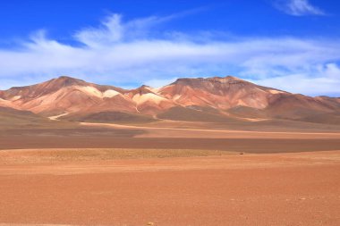 Uyuni 'den Bolivya' nın güneyine yapılan bir yolculuktaki manzara.