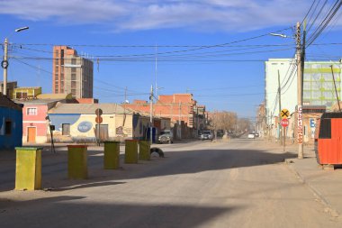 Uyuni, Bolivya - 25 Mayıs 2025: Sabah vakti şehrin sokakları