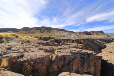 Potosi ve Uyuni arasında, Bolivya 'da Aqua de Castilla ve Chaquilla yakınlarındaki Canyon de las Rocas adlı kaya oluşumları.