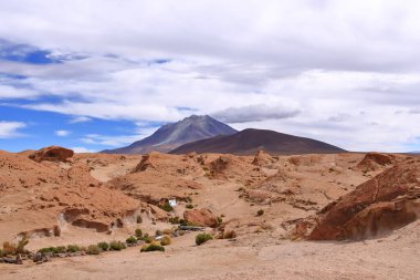 Uyuni 'den Bolivya' nın güneyine yapılan bir yolculuktaki manzara.