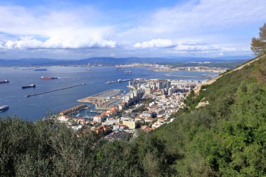 Gibraltar, Birleşik Krallık - 19 Şubat 2025: Cebelitarık 'ın yukarıdan görünüşü