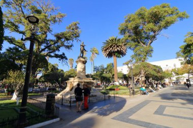 Bolivya 'da Başarı - 21 Mayıs 2025: Plaza de Armas 25 de Mayo çevresinde Mimari Güzellik ve Toplum Ruhu ile her gün hayat