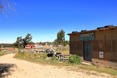 Bolivya - 23 Mayıs 2025: Bolivya 'da Puente Mayu Tambo nehri yakınlarında Sucre ve Potosi arasındaki yolda