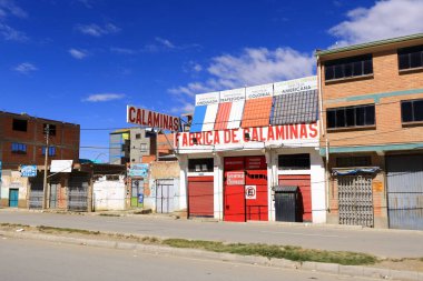 Bolivya 'daki El Alto - 28 Mayıs 2025: Her gün şehir dışına çıkan sokaklardaki hayat