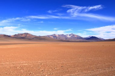 Uyuni 'den Bolivya' nın güneyine yapılan bir yolculuktaki manzara.