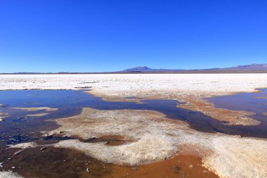 Bolivya 'daki Salar de Uyuni tuz yatağının manzarası