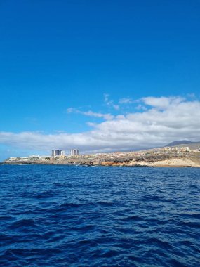 Bu sakin kıyı kasabası sakin ve bozulmamış plajlar arayanlar için ideal bir kaçış sağlar. Costa del Silencio, Tenerife 'de 