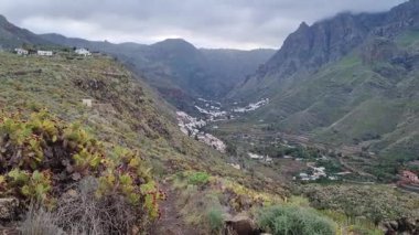 Agaete Vadisi manzarası. San Pedro şehri. Agaete. Büyük Kanarya. İspanya 'daki Kanarya Adaları