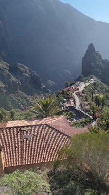 Tenerife 'de güneşli bir günde Masca Köyü