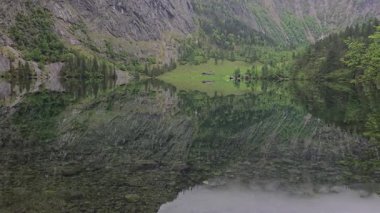 Berchtesgaden 'deki Obersee ve Bavyera Alpleri Dokunulmamış Doğa