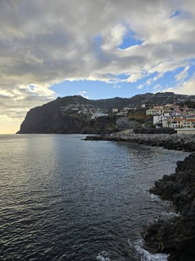 Cmara de Lobos, Madeira Portekiz 'in Atlantik kıyısında tarihi bir balıkçı köyü..