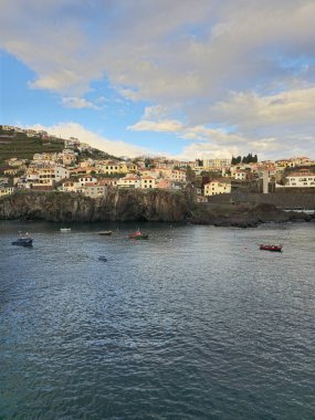 Cmara de Lobos, Madeira tarihi bir balıkçı köyü. 