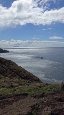 So Loureno, Madeira yakınlarındaki Atlantik 'te dairesel balık kafesleri. Portekizli deniz ürünleri üretim endüstrisini destekleyen modern bir açık deniz tarımı sistemi..