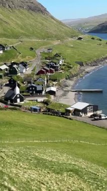 Bour, Faroe Adaları, Vgar 'da büyüleyici bir sahil köyü. Okyanus kayalıklarıyla çevrili.