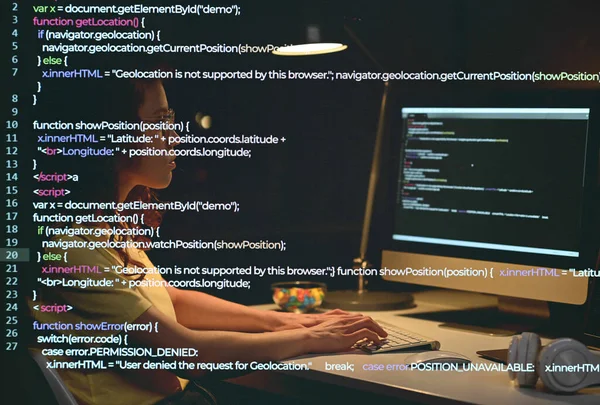 Jonge Programmeur Typt Beveiligingscodes Computer Tijdens Haar Late Werk Kantoor — Stockfoto