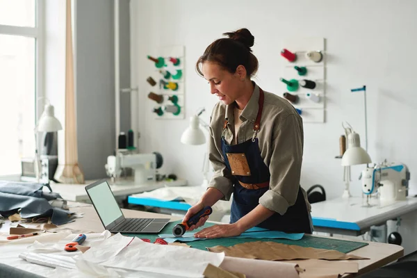 Happy Young Female Tanner Apron Bending Workplace Studio Atelier While — Stock Photo, Image