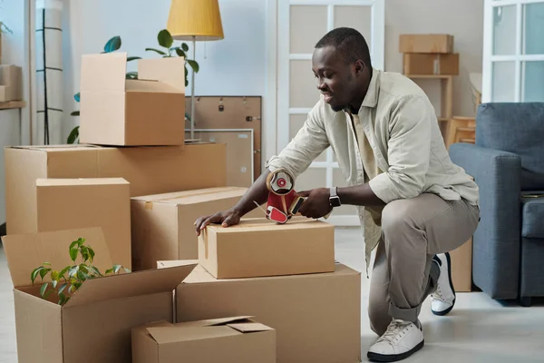 Young African American Man Preparing Boxes Relocation Sticking Them Adhesive — Stock Photo, Image