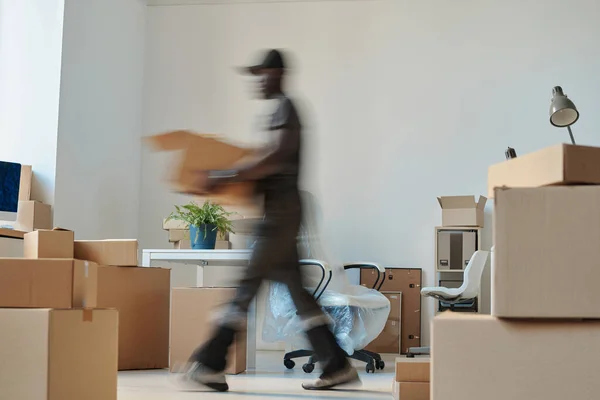 Blurred Motion African American Worker Carrying Boxes Relocation New Office — Stock Photo, Image