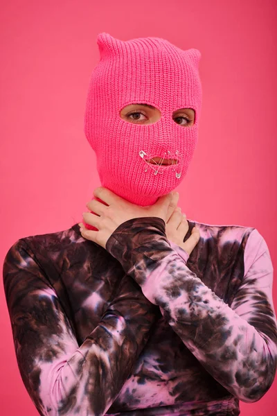 Portrait Young Girl Balaclava Sewed Mouth Holding Her Neck Trying — Stock Photo, Image