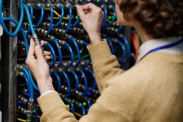 Close Young Female Engineer Connecting Wires Server Cabinet While Working — Stock Photo, Image