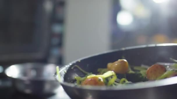 Close View Tossing Veggies Skillet While Frying Them — Stock Video