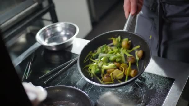 High Angle Cropped Shot Chef Tossing Leeks Broccoli Potato Skillet — Stock Video